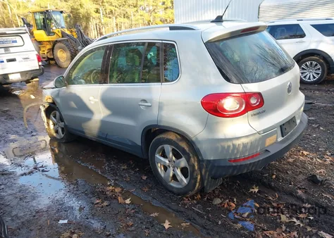 2010 Volkswagen Tiguan Wolfsburg Edition z USA, uszkodzony, nr VIN WVGAV7AX8AW001739